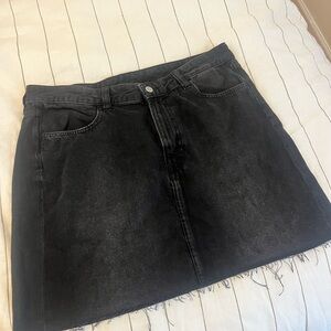 H&M black denim mini skirt